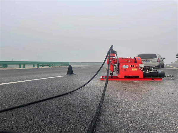 巴马马路路基路面开裂下沉注浆加固灌浆