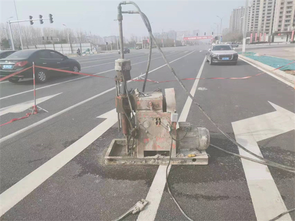巴马公路路面下沉沉降开裂注浆加固施工